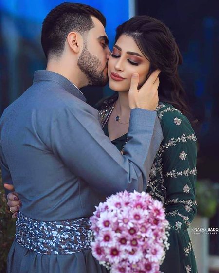 میں یہ نہیں چاہتی کہ تم مجھ سے پوچھو مشکل دن کب ختم ہونگے.
میں چاہتی ہوں تم میرا ہاتھ تھامو ، اور ہولے سے سرگوشی کرو 
غم نہ کرو یہ مشکل وقت ہم ساتھ ہی پار
کرینگے🔥 Mahii 💔