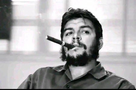 ادھوری ہر کہانی ہے یہاں ذوق تماشا کی🌿🌿🌿
کبھی نظریں نہیں رہتیں،کبھی منظر نہیں رہتے🌿🌿🌿
بہت مہنگی پڑےگی پاسبانی تم کو غیرت کی🌿🌿🌿
کہ جو دستاریں بچا لیتے ہیں،ان کے سر نہیں رہتے۔🌿🌿🌿