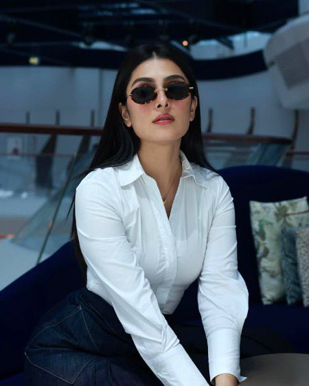 گریز کیجئیے ،
کافی تلخ مزاج ہوں 💥