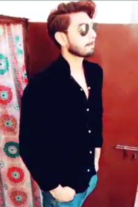 نخرے اور خرچے
میں اٹھا لوگا بس لڑکی نماز پڑھنے والی ہو۔😍😍😍😳