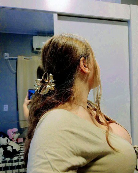 دنیا کا ہر  دوسرا مرد چاہتا ھے کہ عورت آزاد ہو۔۔
لیکن۔۔!!!
دوسرے کی۔۔۔۔۔