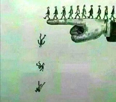 گزرتا رہا سفر زندگی کا  دوسروں کے اشاروں پے
جب ہوش آیا تو دیکھا میری زندگی کی شام تھی☺