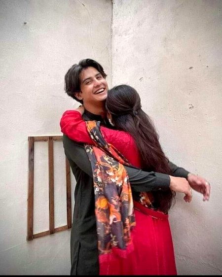 تمہیں کبھی پورا لکھوں،  کبھی ادھورا لکھوں ۔۔۔🙈🙈
میں راتوں میں بیٹھ کر تمہیں سویرا لکھوں___😘😘
میں جب بھی لکھوں۔ بس اتنا لکھوں۔🥀
مُجھے ، تیرا ، اور تُجھے میرا لکھوں۔۔🔥 Mahii 💔