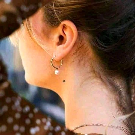 ایک سو سولہ چاند کی راتیں ۔۔
ایک تمہاری گردن کا تل ۔۔۔۔ہائے 🥀❤️