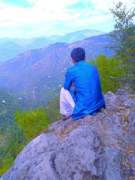 گرمی سے بچنے کا ایک ہی راستہ ہے جو پہاڑوں کو جاتا ہے.
🍁