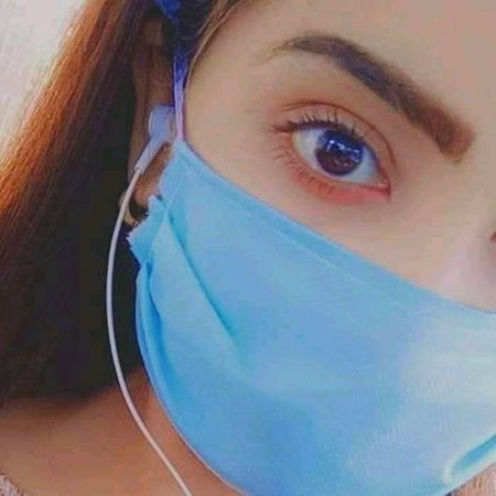 ایک ماسک کا کیا کرو گی
چہرے تو کئی ہیں تمہارے۔۔۔۔۔۔🐒