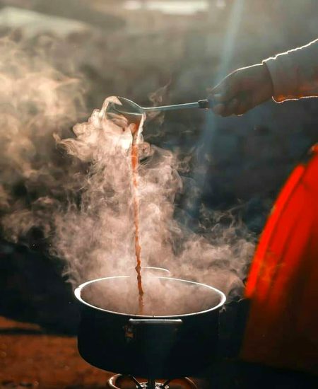 ﭼﺎﺋﮯ ﭘﯿﺠﯿﮯ
ﺧﺎﻣﻮﺷﯽ ﮐﻮ ﮔﻠﮯ ﻟﮕﺎﺋﯿﮯ
ﻟﻮﮔﻮﮞ ﮐﻮ ﺳﻨﺠﯿﺪﮦ ﻧﺎ ﻟﯿﺠﯿﮯ , ﺯﻧﺪﮔﯽ ﮐﻮ ﺍﭘﻨﮯ ﺍﻭﭘﺮ ﺳﻮﺍﺭ ﻧﺎ ﮐﯿﺠﯿﮯ