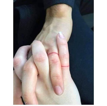 🥀_
اپنی نِسبت کی انگوٹھی نہیں پہنا سکتی😥  تو اپنی اُنگلیوں کے پوروں سے میری اُنگلیوں کو چُھو جاؤ ❤️
تمہارے لمس مختصر کی قسم😌
تا عمر یہ تم سے منسوب رہے گی۔۔۔🥀
"شاہ_میر"🔥🖤