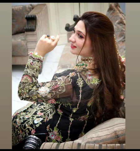 کیسے کہوں کہ اس دل کے لئے کتنے خاص ہو تم
فاصلے تو قدموں کے ہیں پر ہر وقت دل کے پاس ہو تم
