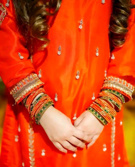 ﮐﺒﮭﯽ تو ﺍﺷﻌﺎﺭ ﻟﮑﮫ ﻟﮑﮫ ﮐﺮ ﻃﺒﯿﻌﺖ ﮨﯽ ﻧﮩﯿﮟ ﺑﮭﺮﺗﯽ 🙂↔️
ﮐﺒﮭﯽ فقط ﺍﯾﮏ ﻣﺼﺮﻋﮯ ﮐﯽ ﻣﺴﺎﻓﺖ ﻣﺎﺭ ﺩﯾﺘﯽ ھے۔