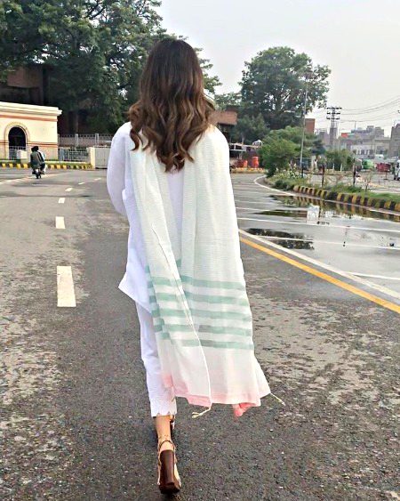 ہم اپنے مزاج سے چلتے ہیں صاحب۔۔😏
 ہم پر حکم چلانے کی گستاخی نہ کرنا۔۔۔۔