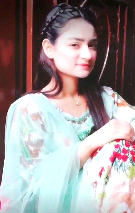 میں چپ چاپ جو ہوں کچھ آداب ہیں میرے 😏
ورنہ میری فطرت میں بغاوت بھی غضب کی ہے🔥👑