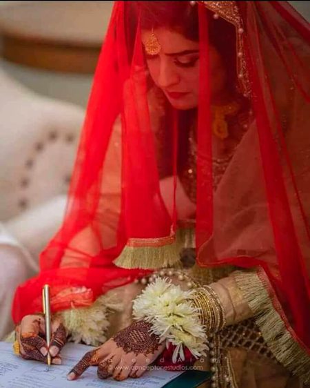 ناک اور پگڑیاں اونچی رہ جاتی ہے
بنتِ ہوا کے جزبات کا مگر جنازہ نکل جاتا ہے🔥🔥