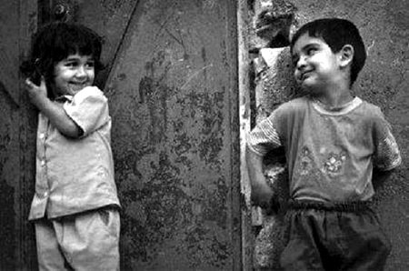 سب کہہ رہے تھے وہ مغرور ہے کسی سے بات نہیں کرتی۔ !!
مگر کونے میں کھڑا ہوا لڑکا مسکرا رہا تھا !!
کیونکہ صرف وہی جانتا تھا وہ کتنا بولتی ہے 🤍🦋🖤