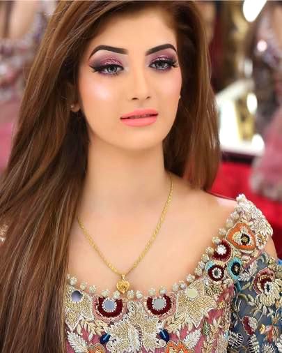 Mujhay chahte hoon gay aur bhi bohat loog
Magar mujhay mohabbat apni mohabbat se hay