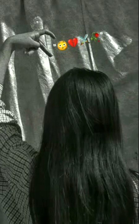 ہم سادہ لوگ تھے 
 ہم سے سنبھالے نا گئے منافقت کے رشتے🙂🖤