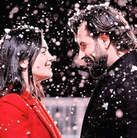 آپ کے ہونٹوں سے لپٹے لفظوں کی قسم
آپ کی گفتگو مجھے روح کی شفا لگتی ہے❤