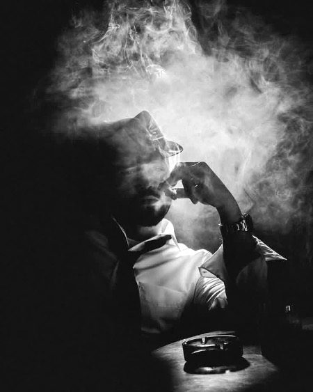 سگریٹ پیتے ہو ؟
پیتے تو ہیں
پھر تو خوب جیتے ہو
🚬 😒