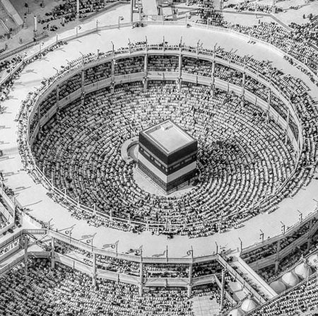 میں تو گنھگار ہوں مگر تو بخش دے
کیا خطا بھی کوئی چیز ہے تیرے عطا کے سامنے