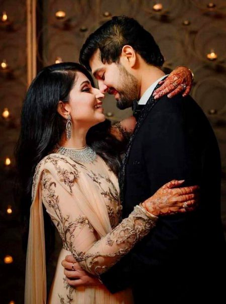 کیوں ڈر سے بند کرتی ہو آنکھیں 💏
یقین کرو چومنے سے کوئ نہیں مرتا ⁦❤️⁩