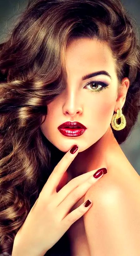 ایک چہرہ ہے 😚😚جسے دیکھ کے لمحہ بھر کو 😵 دل ٹھہر جاتا ہے❤❤ ، میں آپ دھڑک جاتا ہوں💋💋