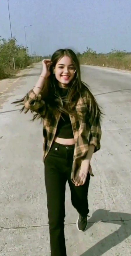 نہیں معلوم کب سے ہے. تعلق تم سے
تمہارا عکس تھا دل میں _تمہارے نام سے پہلے..
💗💗