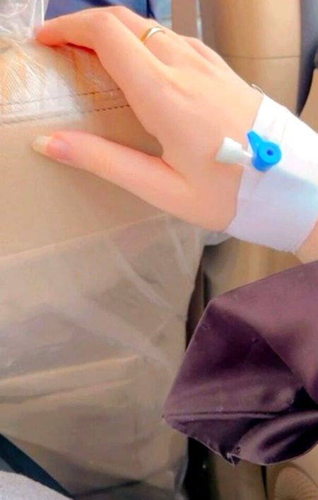 Me Duniya ke sbhi Dukh Bardasht krlogii.Bs tera hath mery hath me Hona chye