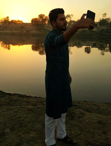 سنا ہے کسی " اور " کو جان سے " پیارا " کر لیا اس نے 😢
" ہمارے " بعد بھی آخر گزاره کر لیا" اس " نے 💔