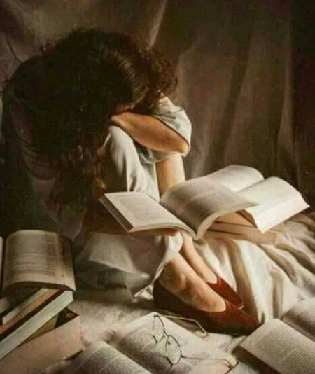 اسے کیسے بتاٶں۔۔۔۔۔
کہ ضبط ٹوٹ رہا ھے میرا۔۔۔💔💔