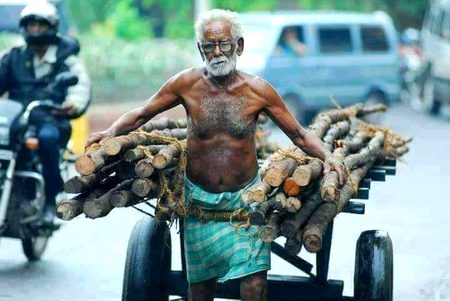 ﭼﮭﺎﻥ ﻣﺎﺭﮮ ﮨﯿﮟ ﻓﻠﺴﻔﮯ ﺳﺎﺭﮮ
ﺩﺍﻝ ﺭﻭﭨﯽ ﮨﯽ ﺳﺐ ﭘﺮ ﺑﮭﺎﺭﯼ ﮨﮯ