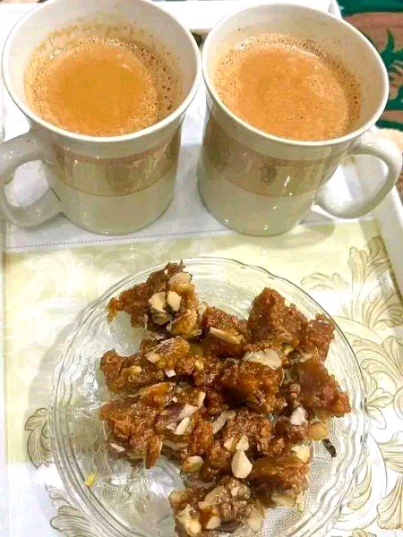 سکون نہیں ملے گا کسی اور کے سائے میں😍
 ایسا کچھ گھول کے پلاونگا تمہیں چائے میں☕