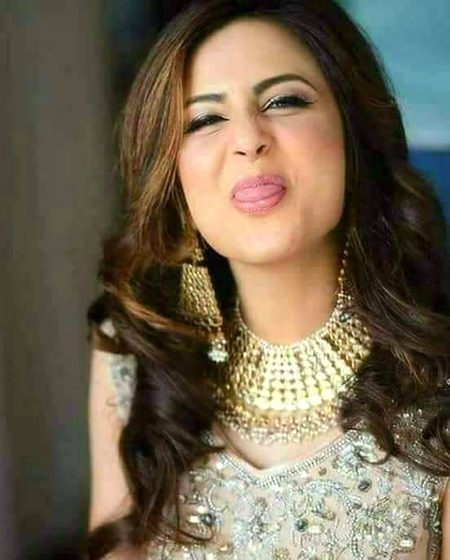 ہنس کر دیکھنا عادت ہے میری۔۔۔⁦☺️
آپ ناز مت کریں آپ پہ نہیں مرتی۔۔۔🙂