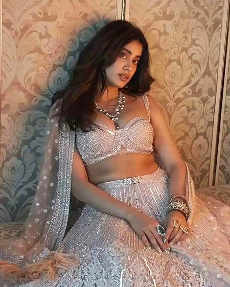 میں نے کہنا ہی نہیں خُدا حافظ.
میں نے اچانک ہی بچھڑ جانا ہے🔥 Mahii 💔