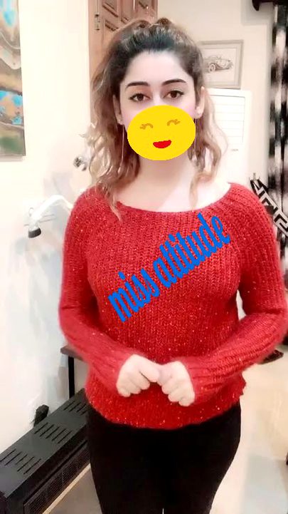 👉me boht hi ajeeb lrki hun😒AGR bolo to mere jitni ki c ki zuban na chly😏chup rahun to mere jitna khamosh koi nhi💔sajny PR ao to mere jesa khosoorat koi nhi 😘khud ko ojaro to mere jesa badsoorat koi nhi😢me apna khayal rkho to mere jitna khush koi nhi😉😇or AGR me khud ko tnha chor do to mere ansoo👀ka thikana koi nhi💘me ikhlaq me SB se achi hun mgr mere jesa badtameez koi nhi😠me rishta nibhao to mere jesa dost koi nhi🙌or akeli rehna chaho to mere jesa anaprasat koi nhi✌💔
Khushi💘💔reality in my life 👍✌