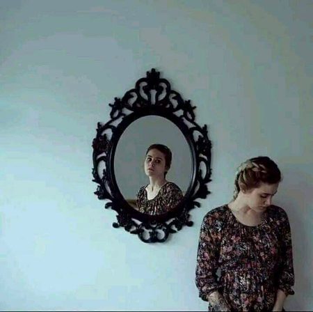 🥀نہ جانے خوبصورت زندگی کو کس کی نظر لگ گئی.
جو لوگ روز بات کرتے تھے وہ آج یاد بھی نہیں کرتے🔥 Mahii 💔