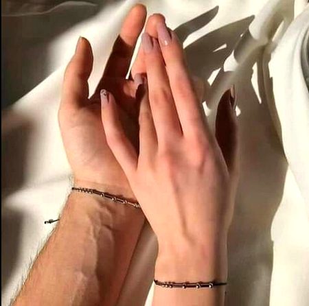 میری دنیا میں کوئی چیز ٹھکانے پہ نہیں
بس تجھے دیکھ کے لگتا ھے کہ سب اچھا ھے