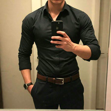 Sakoon e zindagi tu virano mein hwa krti hy💞
Shehro gali kucho mein tu shor hwa krta hy💞
Real poet by Srk🔥💯