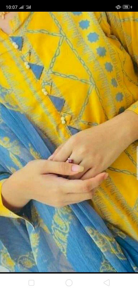 میں پُراسرار ہوں کسی یاقوت کی مانند 
بھلا یہ کسی عام کو راس کہاں آتا ہے🔥 Mahii 💔