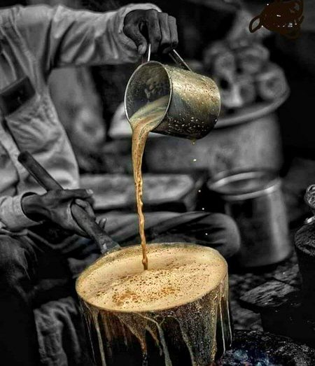 تپتے انگاروں کی گرمائش سے پکتی ھے
یہ چائے ہے جناب فرمائش سے پکتی ھے