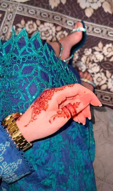 محبت تم کو جدھر بھی میسر ہو اس کا احترام کرو عنقریب محبتوں کا قحط پڑنے والا ہے!!