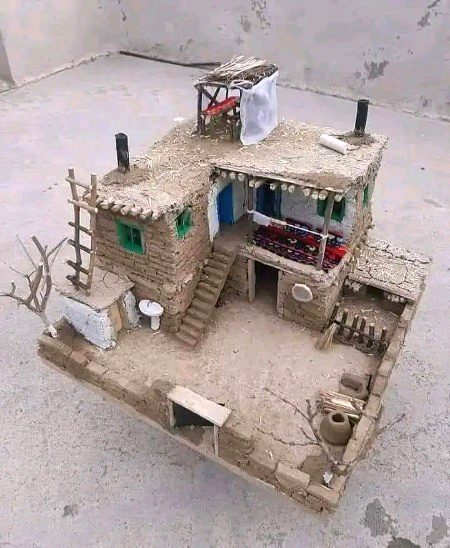 *مٹی بھی جمع کی کھلونے بھی بنا کر دیکھے*
*زندگی کبھی نہ مسکرائی پھر بچپن کی طرح
