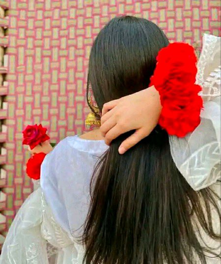 تم جو رکھتے ہو یہ بالوں کی سفیدی پہ نظر 🥀
تم نے کب جانا ہے کس روگ نے ڈس رکھا ہے 🥀