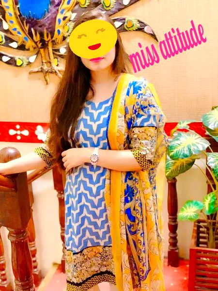 ہم ہنستے ہیں تو انہیں لگتا ہے
کہ ہمیں عادت ہے مسکرانے کی
پروہ نادان اتنا بھی نہیں سمجھتے
کہ یہ ادا ہے غم چھپانے کی
Khushi💔