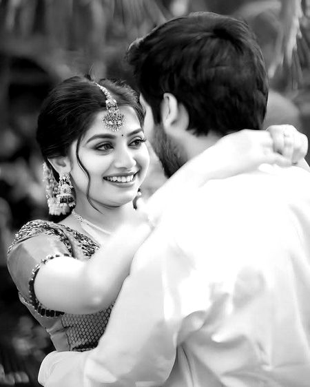 🌹ع" سے ہے عشق🌹
🥀اور "ع" سے ہے عورت🥀
🌹"م" سے ہے مرد🌹
🥀اور "م" سے ہے "محبت"🥀
🌹سنو میرے چارہ گر🌹
🥀میں نے تم سے "عشق" کیا ہے🥀
🌹اور تم نے مجھ سے "محبت"🌹
🥀تم مجھ سے پوچھو گے🥀
🌹عشق اور محبت میں کیا🌹
🥀فرق ہے؟؟🥀
🌹عشق میں شرک نہیں ہوتا🌹
🥀اور محبت میں بہت سی🥀
❤️محبتوں کی خواہش ہوتی ہے❤️