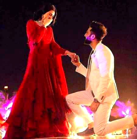 Kon KehTa Hai MuHaBaT BaRbaAd KrTi hai🌌 AgR KoE KarnE VaLa hO ToH DuniA YaAd KrTi Hai💞