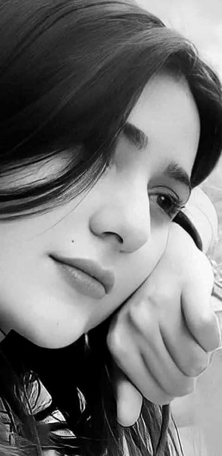 اُس" نے پُوچھا کہ"کیا بنا دِل کا؟
"ہم" نے بھی کہہ دِیا "دھڑکتا  ہےابھی💔Unzii🥀