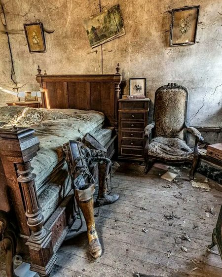 غرفة نوم مهجورة
