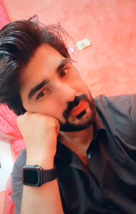 دیکھو نہ کتنے اداس ہیں تمہارے بنا ہم 😪
ترس نہیں آتا تمہیں ہم کو یوں تنہا چھوڑ کر 💔
