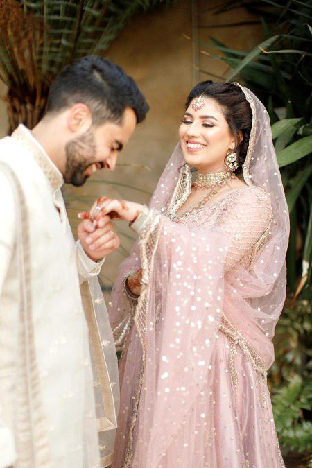 یہ آئینے تجھے کیا دیں گے تیری خبر
آ دیکھ میری آنکھوں سے کہ تو کتنا حسین ہے