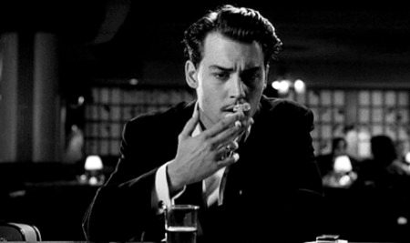 کوئی بچھڑے تو _ اسے ہجر منانے دیجیے
گریہ کرتا ہے کرے، گائے تو گانے دیجیے
ہجر کا بوجھ ہے، الفاظ سے اٹھنے کا نہیں
رونے والوں کو تسلی نہیں، شانے دیجیے
مرشدا _ لوگ تو مٹتے ہی چلے جاتے ہیں
مجھ پہ جو عشق میں گزری ہے، بتانے دیجیے
ہاں یہاں سب کو خبردار کیا جا چکا ہے
اب کوئی دشت میں آتا ہے تو آنے دیجیے
یہ جو بچھڑے ہیں، نہ ملنے کے لیے بچھڑے ہیں
کوئی خوش فہم بلائے تو _ بلانے دیجیے
ابھی انجان ہیں، نادان ہیں نوواردِ دشت
حضرتِ عشق سے کہنا ہے کہ جانے دیجیے
مالکِ عصرِ ازل آپ کے شایاں تو یہ ہے
چند لمحے کوئی مانگے تو__ زمانے دیجیے
جانتے ہیں شبِ ہجراں کی طوالت اشفاق
لوگ اندازے لگاتے ہیں _ لگانے دیجیے